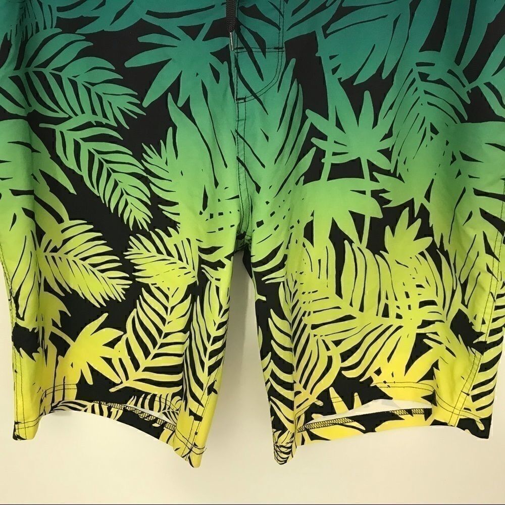Old Navy California Size 38 Board Shorts! - Picture 5 of 13